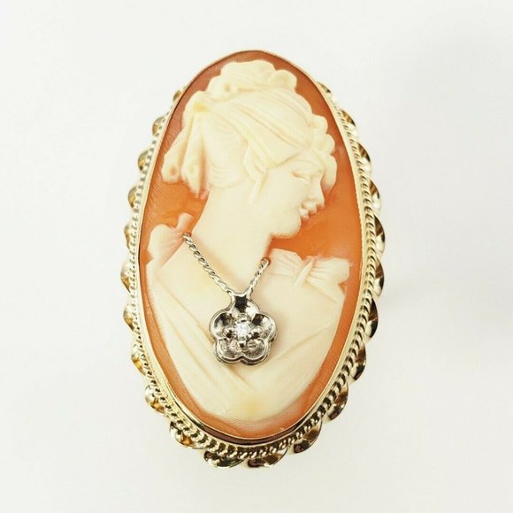 14 Karat Yellow Gold and Diamond Cameo Ring - Picture 1 of 9